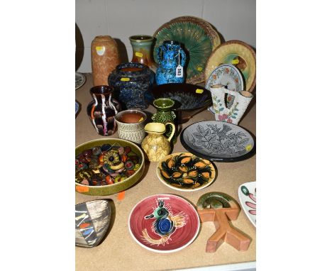 A GROUP OF LATE 19TH CENTURY CERAMICS AND STUDIO POTTERY, ETC, including glazed terracotta buttons, a Victorian majolica brea