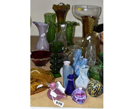 A COLLECTION OF COLOURED AND CLEAR GLASSWARE, including a Wedgwood Sheringham pattern green glass triple ring candle holder, 