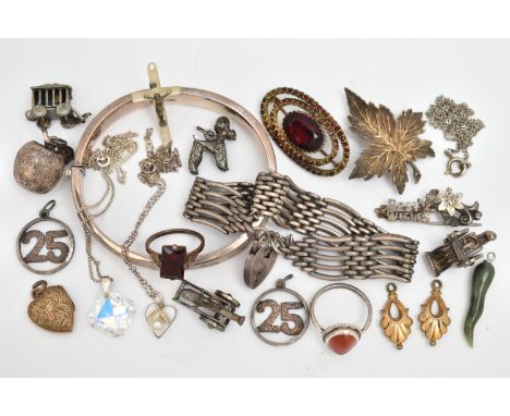 AN ASSORTMENT OF SILVER AND WHITE METAL JEWELLERY, to include a silver gate bracelet, fitted with a heart padlock clasp, hall