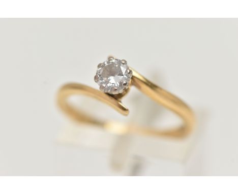 AN 18CT GOLD SINGLE STONE DIAMOND RING, round brilliant cut diamond, estimated diamond weight 0.30ct, measuring approximately