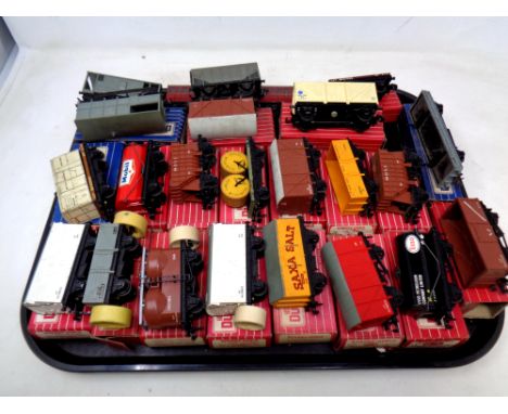 A tray of vintage Hornby 00 rolling stock, boxed 