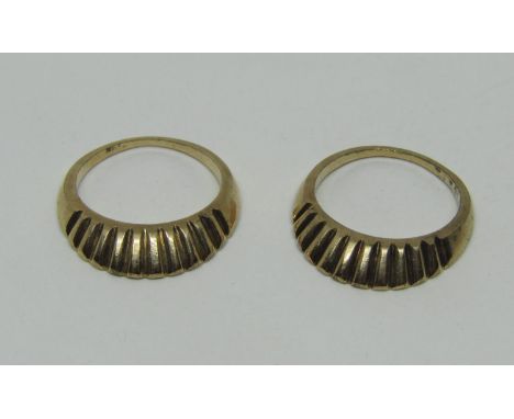 Pair of 9ct rings, size J/K, 6g 