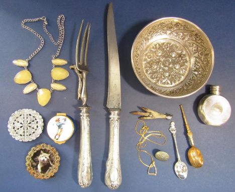 Mixed bijouterie lot comprising a pair of silver handled carving knife and fork, the fork mounted by an exotic pheasant, toge