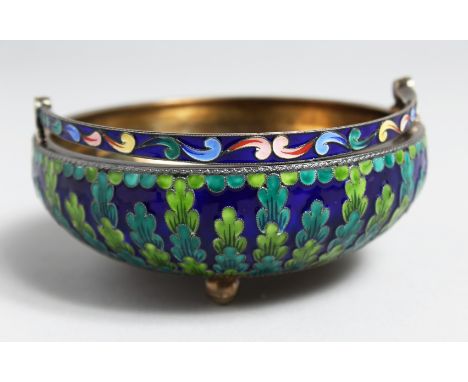 A RUSSIAN SILVER AND CLOISONNE ENAMEL CIRCULAR SUGAR BOWL with looped handle.  10cm diameter.