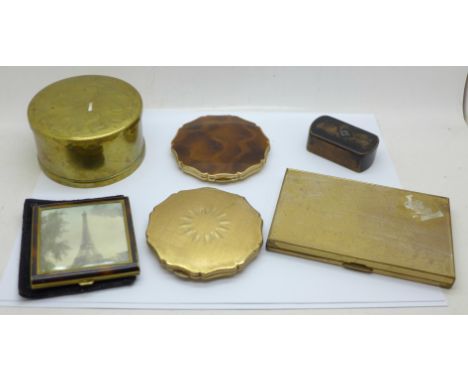 A collection of compacts, a snuff box and a brass lidded pot 
