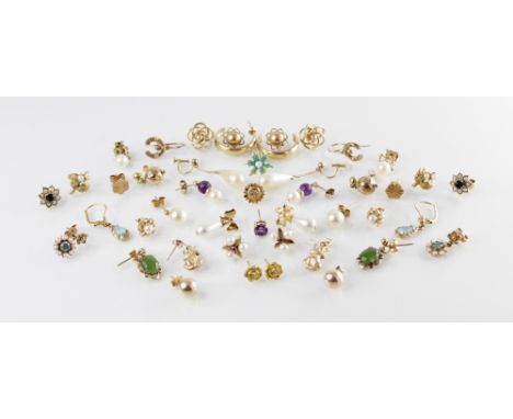 A selection of 9ct gold and gold coloured earrings, to include a pair of 9ct gold twist design earrings by Smith &amp; Pepper