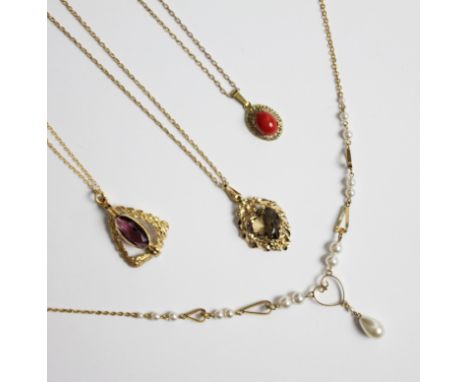 A selection of 9ct gold and gold coloured pendants and necklaces, to include a cultured pearl set necklace, comprising cultur