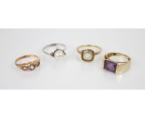 A pearl and diamond 18ct gold ring, comprising a central cultured pearl measuring 7.5mm diameter, with an eight cut diamond t