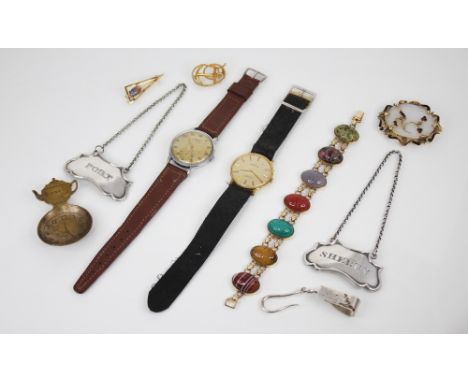 A selection of jewellery and accessories, to include a 9ct gold anchor brooch, 30mm x 20mm, a Victorian quartz and enamel gol