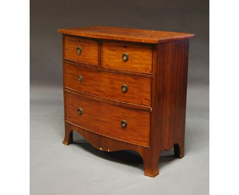 A Victorian mahogany bow fronted chest of drawers, 91cm high x 92cm wide x 51cm deep. 