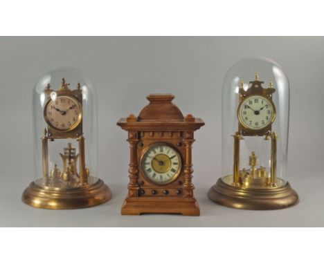 A gilt metal anniversary clock, 20th century, with silvered dial and Arabic numeral chapter ring, on two supports, on domed b