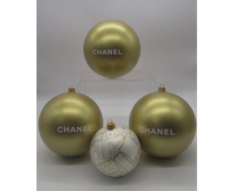 Chanel - Set of three Christmas baubles with white Chanel logo and a smaller white bauble with gold CC logo and make-up palle