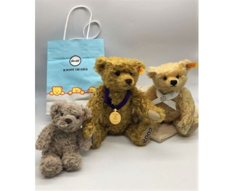 Steiff Teddy Bear in blonde mohair with white rose pin and embroidery to left foot, H26cm, Steiff Golden Jubilee 1952 2002 Te