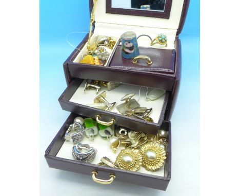 A Dulwich Designs leather jewellery box, costume jewellery including vintage clip-on earrings and cufflinks. 0.62kg