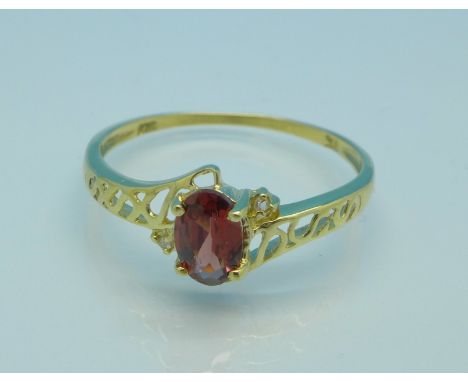 A 9ct gold, garnet and diamond ring, 0.9g, O