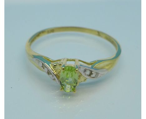 A 9ct gold, peridot and diamond ring, 0.9g, O