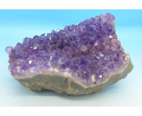 An amethyst mineral specimen, 14cm