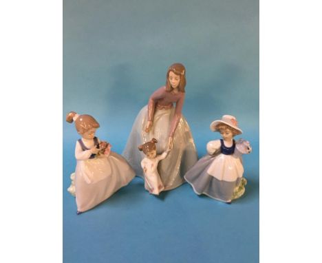 Three Nao figures