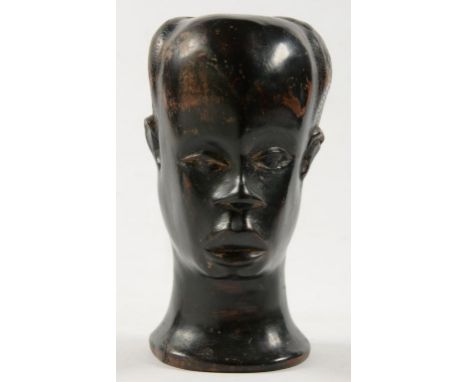 TRIBAL ART. AN EAST AFRICAN CARVED HARDWOOD HEAD, 22CM H
