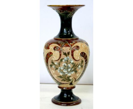 A DOULTON WARE VASE FOR THE ART UNION OF LONDON, DECORATED BY ELIZA SIMMANCE WITH INCISED AND IMPASTO PAINTED FLORAL DESIGNS 