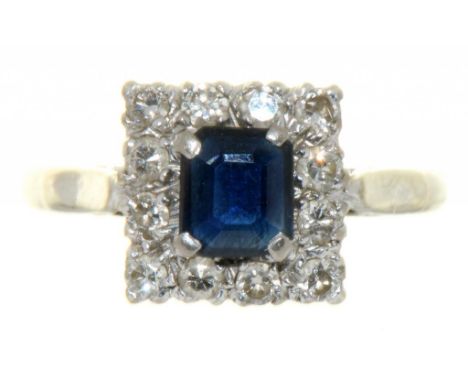 A SAPPHIRE AND DIAMOND RING IN WHITE GOLD MARKED 18CT, THE OCTAGONAL FACETED SAPPHIRE APPROX 0.8 CT, DIAMONDS APPROX 0.36 CT,