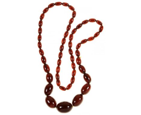 A GRADUATED CHERRY AMBER BAKELITE BEAD NECKLACE, LARGEST BEAD MEASURES APPROX 28X21MM, 60G++MARBLING APPARENT WITH TRANSMITTE