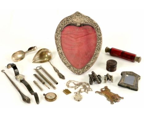 MISCELLANEOUS SMALL SILVER ARTICLES TO INCLUDE A HEART SHAPED PHOTOGRAPH FRAME, RUBY GLASS SALTS BOTTLE WITH PLATED CAP, ETC,