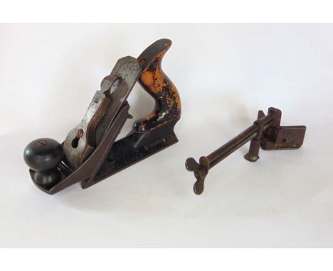 A vintage cornering Stanley '72' plane and stop (2).