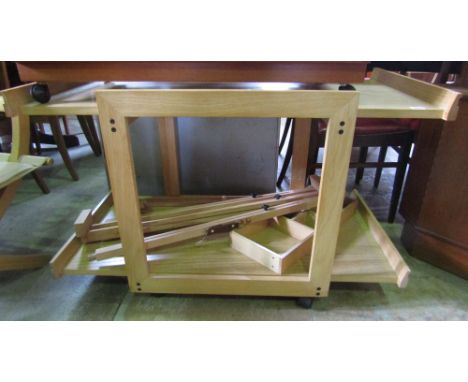 Contemporary light oak two tier trolley upon castors together with an artists easel (2)