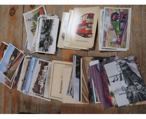 TWO TRAYS OF VINTAGE TRAIN / RAILWAYANA POSTCARDS AND BLACK AND WHITE PHOTOGRAPHS ETC