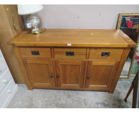 A MODERN LIGHT OAK SIDEBOARD W-139 CM