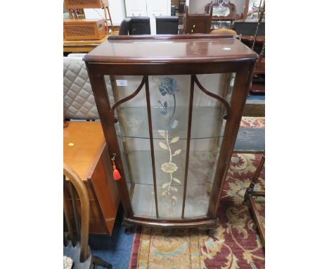 A VINTAGE SINGLE DOOR DISPLAY CABINET