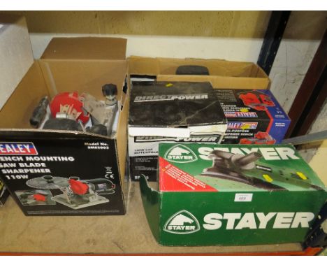 A COLLECTION OF POWER TOOLS TO INCLUDE A BENCH MOUNTED SAWBLADE SHARPENER (5)