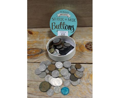 SMALL TIN OF ASSORTED VINTAGE COINS