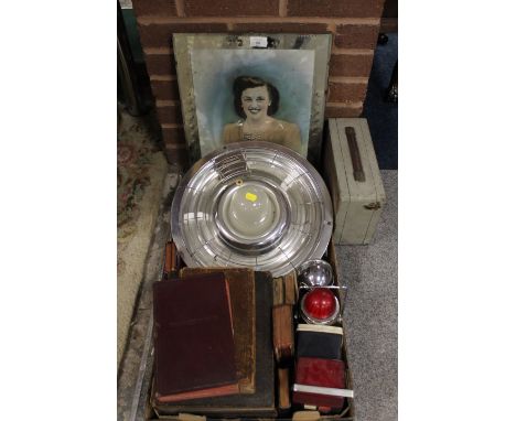 A TRAY OF ASSORTED COLLECTABLES TO INCLUDE VINTAGE HEATER ETC