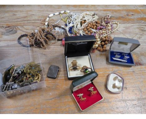 A SELECTION OF VINTAGE COSTUME JEWELLERY ETC