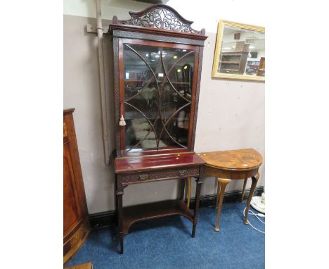 AN EDWARDIAN MAHOGANY SLIM CHIPPENDALE STYLE DISPLAY CABINET H-201 CM W-76.5 CM