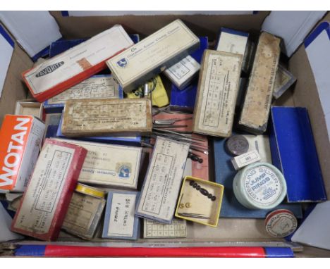 A SMALL TRAY OF VINTAGE WATCH REPAIR PARTS, BOXES ETC