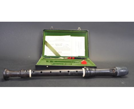A Moeck Rottenburg, Rottenburgh Alt Ebenholz / eboby mode 539 recorder / flute. The three pieces Moeck recorder designed by F