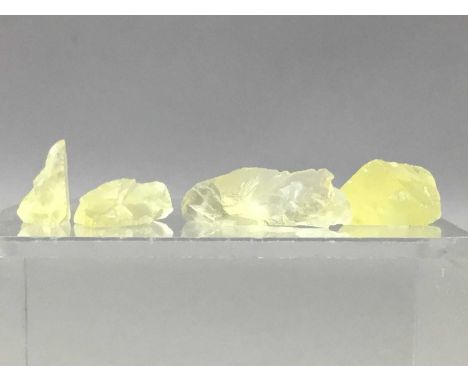 PARCEL OF ROUGH GEMSTONES,including amethyst (412.25 carats), cabochon emeralds (114.25 carats), lemon quartz (361.50 carats)