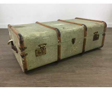 VINTAGE TRAVELLING TRUNK,with twin leather handles, 92cm long