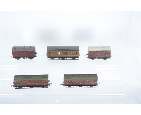Slater's and other 00 Gauge kitbuilt LMS maroon 6-wheel Coaches and Horsebox, Slater's Lav Third, First/Third and BJF Clerest