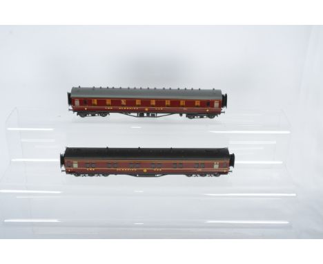 Lawrence and L Goddard 1992 Lawrence Scale Models 00 Gauge LMS maroon Coaches, one first, one third, unboxed, VG-E, (2) 