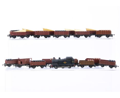 Tri-ang TT Gauge Open wagons with loads Train, BR black 0-6-0 Tank engine, red/maroon wagons with barrel loads (11), plank Lo