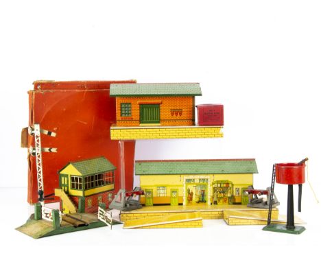 Post-war Hornby 0 Gauge Railway Accessories, including boxed turntable, with unboxed level crossing, 2 buffer stops, water to