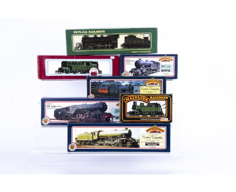 Bachmann Mainline Dapol Replica  00 Gauge LNER Steam Locomotives,  Bachmann, 31555 green V2 class 2-6-2 Locomotive and tender