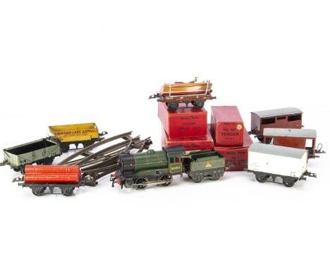 Post-war Hornby 0 Gauge clockwork Trains, with boxed No. 501 locomotive and Tender in matt LNER green as 1842, VG-E, loco box