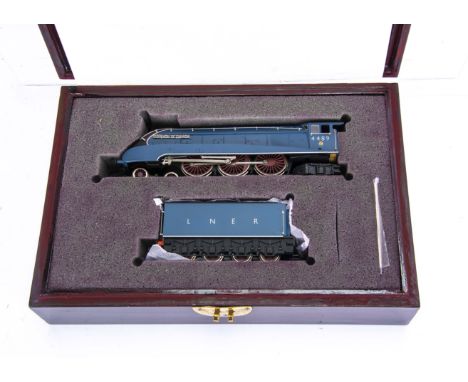 Bachmann 00 Gauge LNER Steam Locomotive, 950-100S A4 class 4489 'Dominion of Canada' Locomotive and tender in LNER blue, limi