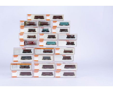 Arnold N Gauge Freight Stock, a cased collection in various liveries from various rail networks, side unloading wagons (7), b