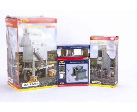 Hornby Skaledale and Bachmann Scencraft 00 Gauge Coaling and maintenance units, Hornby R9640 Coaling Tower including both Hut